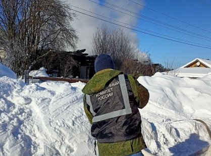 Следователи устанавливают обстоятельства пожара в поселке Кильмезь, в результате которого погиб мужчина